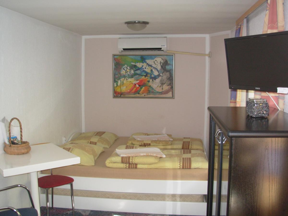 Hostel 021 Novi Sad Quarto foto